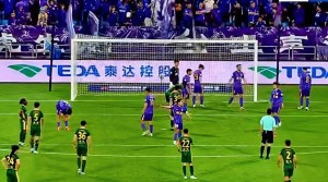 球员们在比赛中发挥出色，场上风云再现
